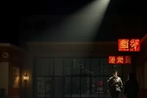 公路剧《雨后列车》剧照，雨后铁轨延伸至远山